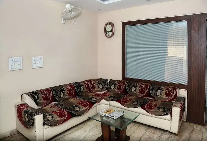 ホテル Siddharth Guest House By Oyo Rooms