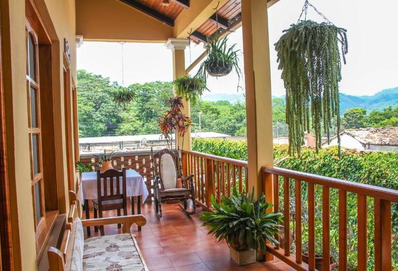 هتل Restaurante Y Pupuseria Mary