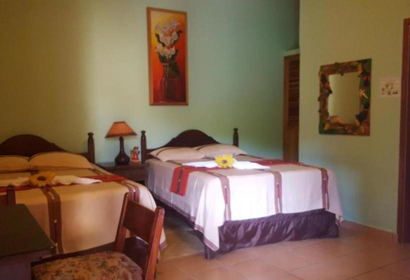 هتل Restaurante Y Pupuseria Mary