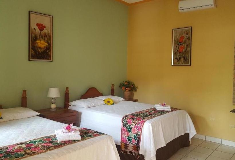 هتل Restaurante Y Pupuseria Mary