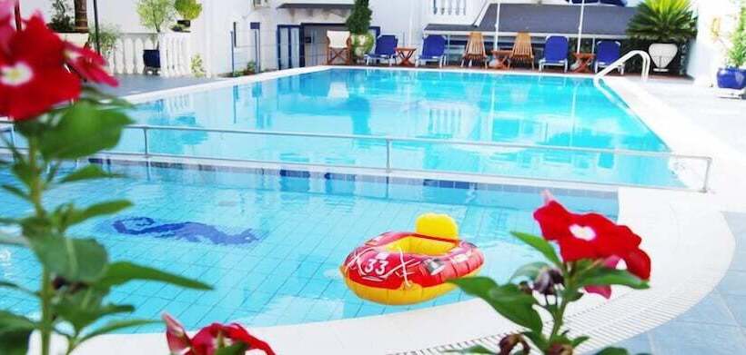 ホテル Mesogeios 2000