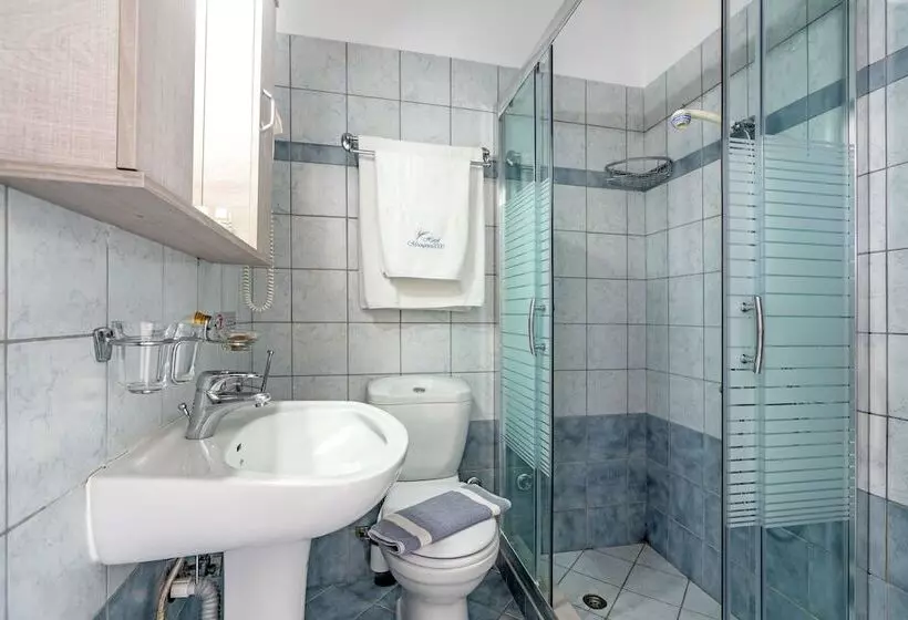 Hotelli Mesogeios 2000