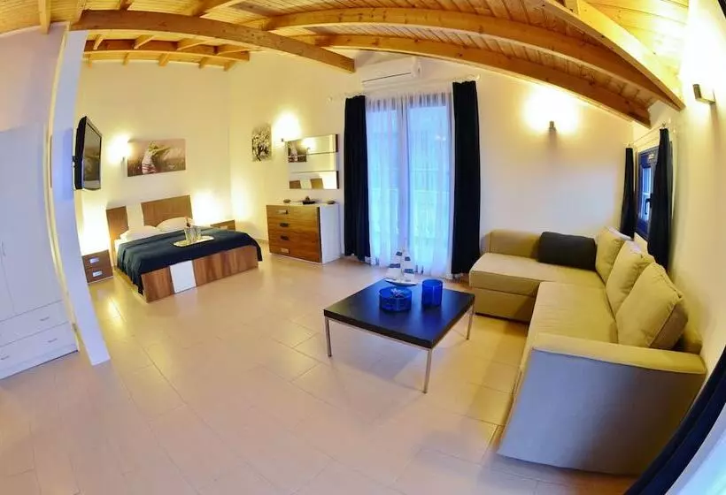 Hotelli Mesogeios 2000