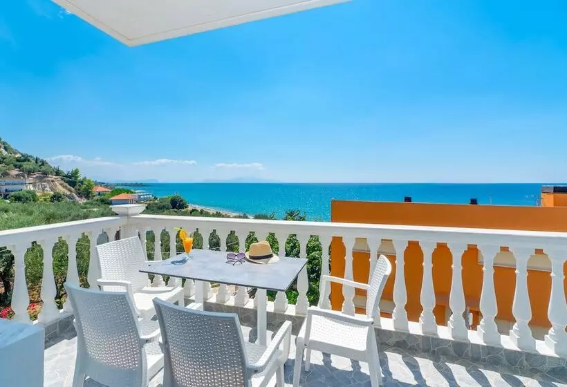 Hotelli Mesogeios 2000