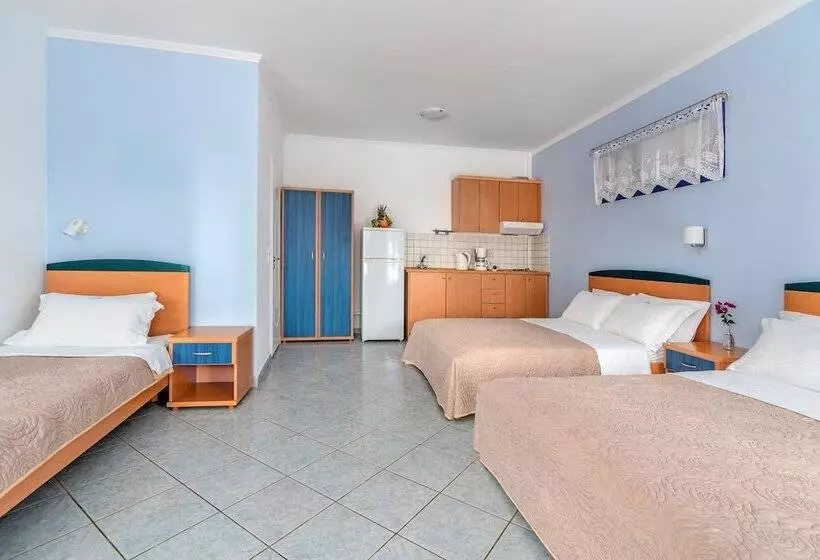 Hotelli Mesogeios 2000