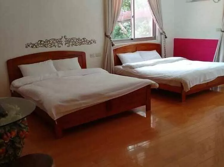پانسیون Lohas Gallery Long Stay Hostel