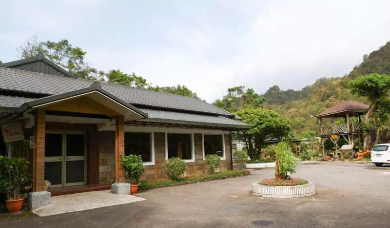 پانسیون Lohas Gallery Long Stay Hostel