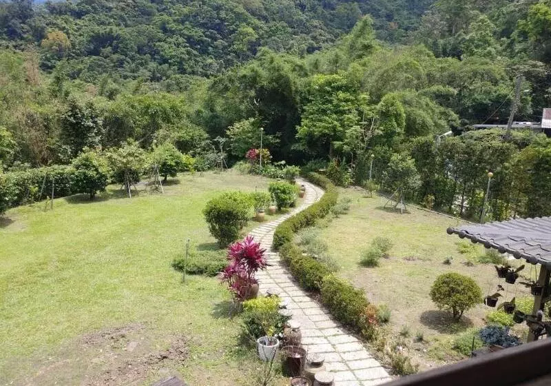 پانسیون Lohas Gallery Long Stay Hostel