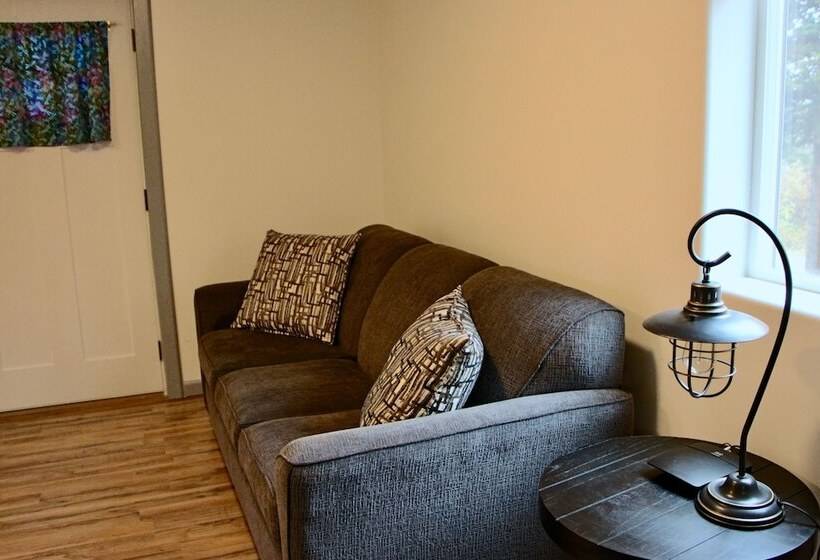 Arctic Dragonfly Inn