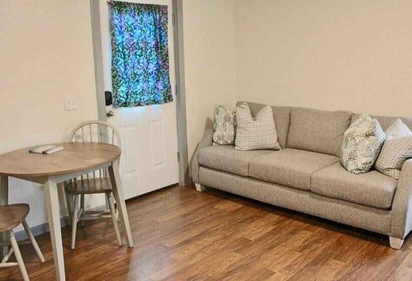 Arctic Dragonfly Inn