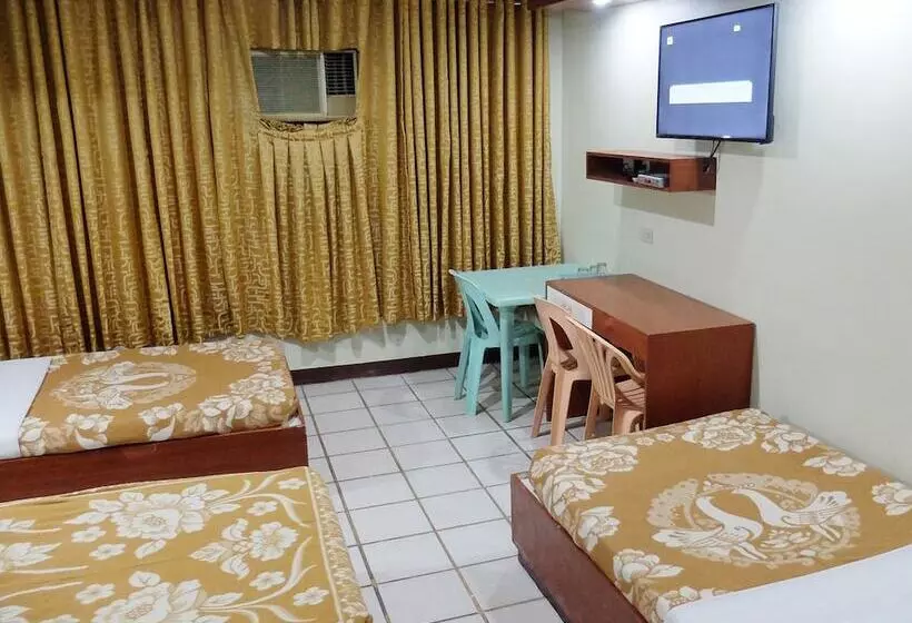 هتل Goodnews Travellers Inn