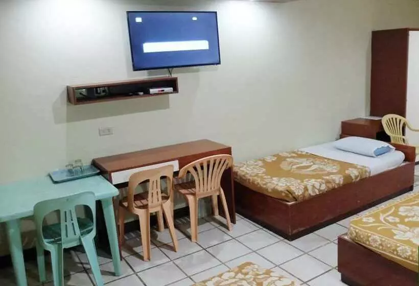 هتل Goodnews Travellers Inn