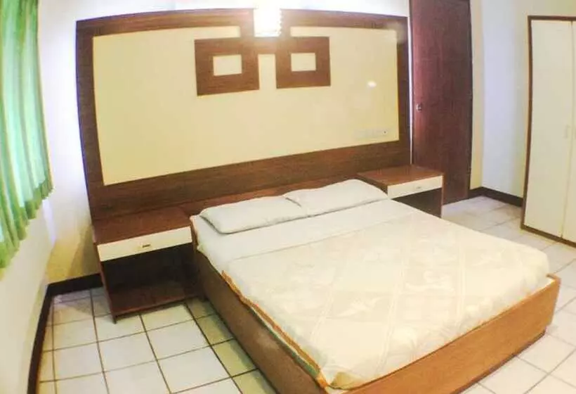 هتل Goodnews Travellers Inn