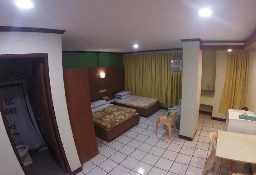 هتل Goodnews Travellers Inn