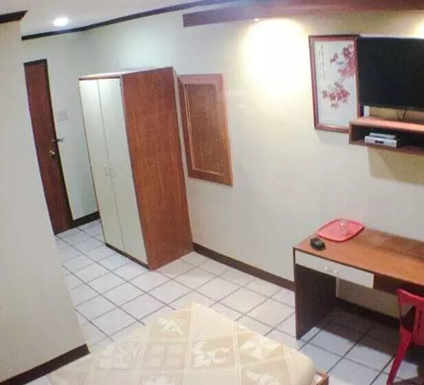 هتل Goodnews Travellers Inn