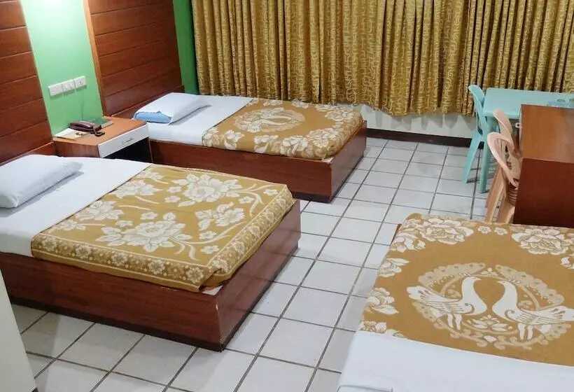هتل Goodnews Travellers Inn