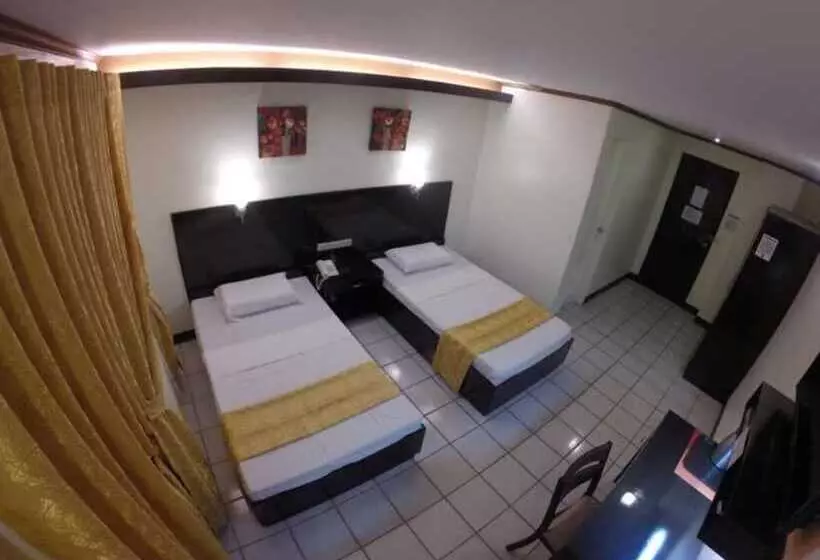 هتل Goodnews Travellers Inn