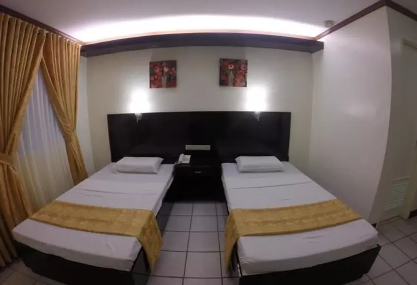 هتل Goodnews Travellers Inn