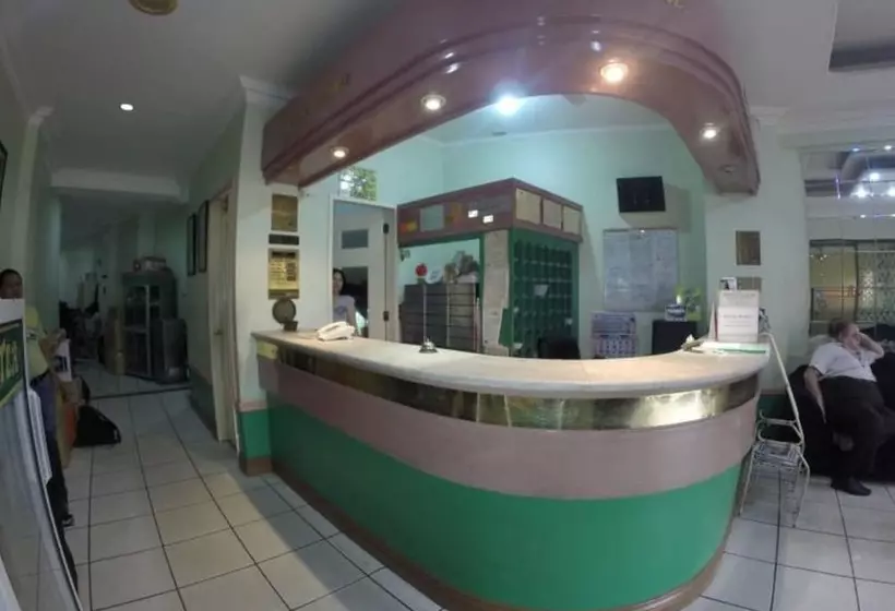 هتل Goodnews Travellers Inn