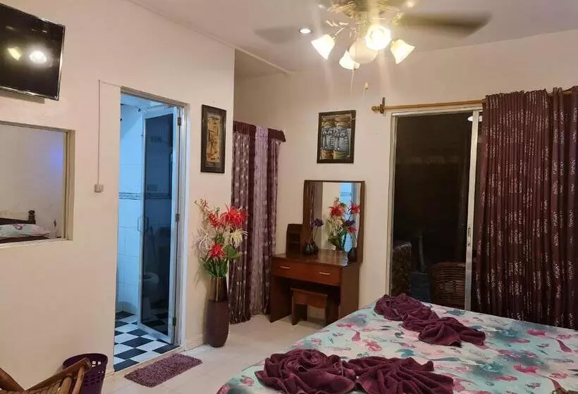 هتل Lala Panzi Bed And Breakfast