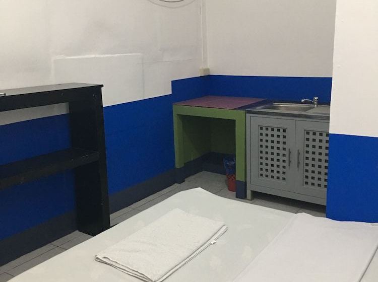 Otel Mimi's Travelers Suites