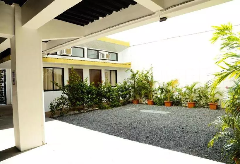 ホテル Travelbee Fuente Inn