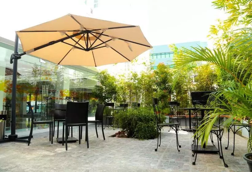 ホテル Travelbee Fuente Inn