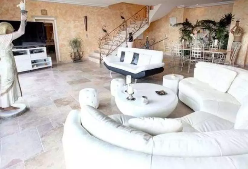 تختخواب و صبحانه Villa Khéops
