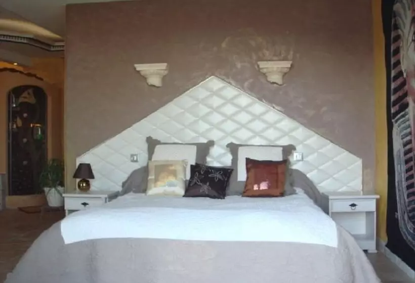 تختخواب و صبحانه Villa Khéops