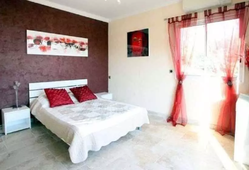 تختخواب و صبحانه Villa Khéops