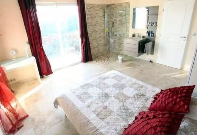 تختخواب و صبحانه Villa Khéops