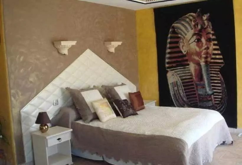 تختخواب و صبحانه Villa Khéops