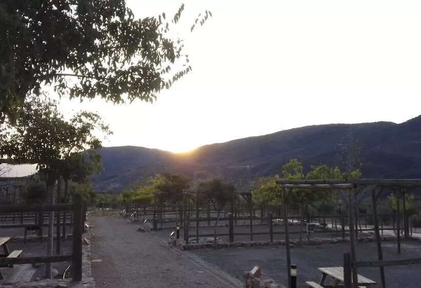 Hotelli Camping Almocita