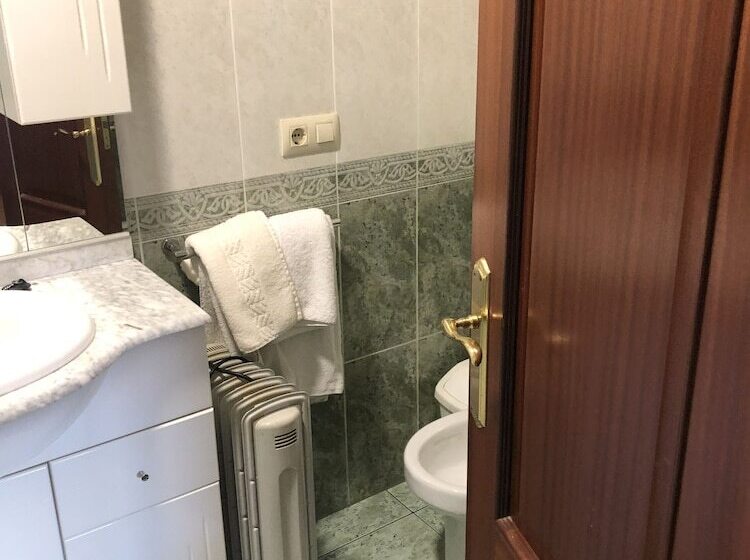 فندق Restaurante Bayona