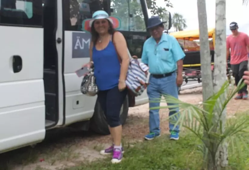 هتل Tropical Adventures & Expeditions