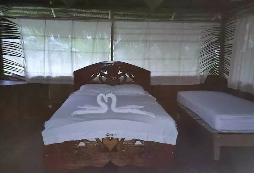 هتل Tropical Adventures & Expeditions