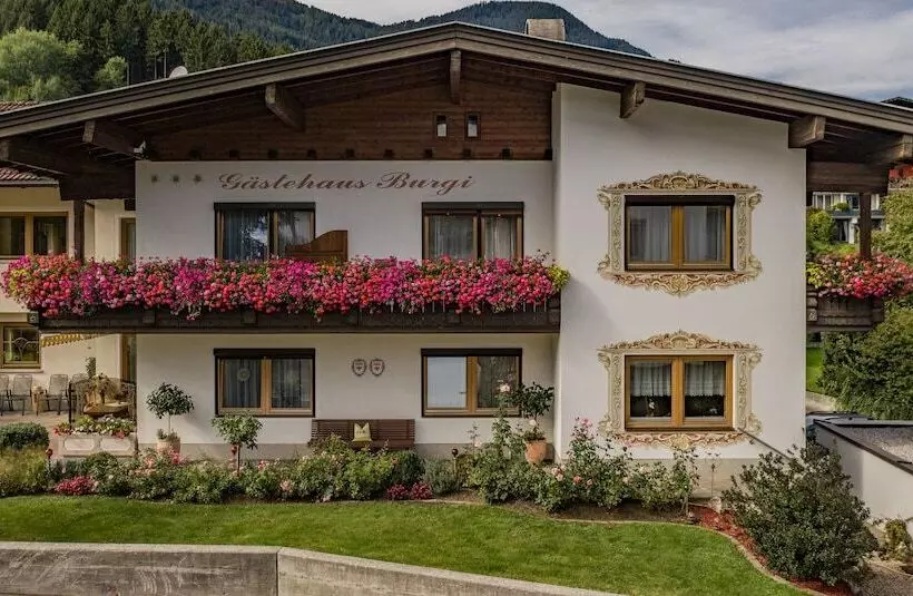 ペンション Gästehaus Burgi