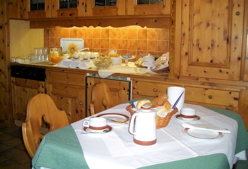 Пансион Gästehaus Burgi