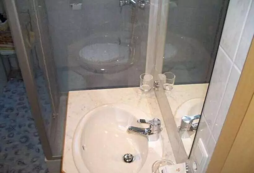 ペンション Gästehaus Burgi