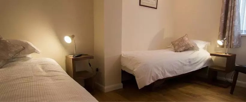 簡易ホテル Rose & Crown