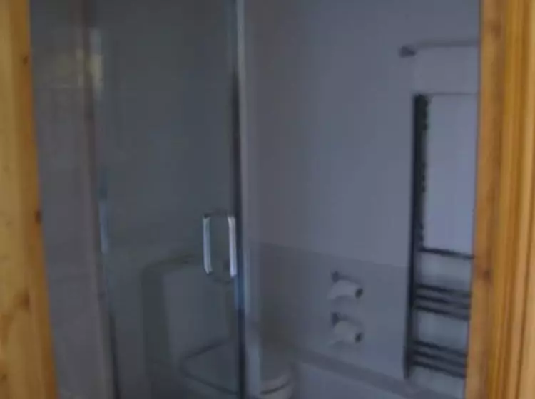 簡易ホテル Rose & Crown