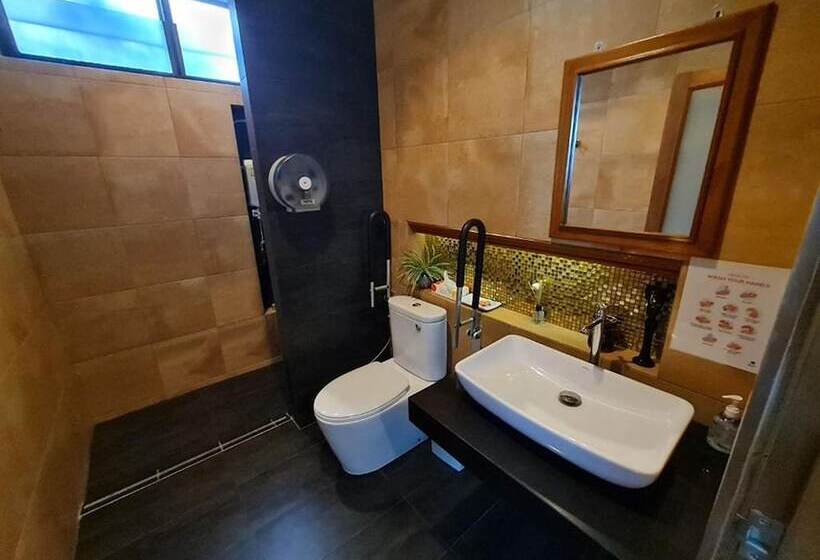 هتل Baanmee Phuket Sha Plus