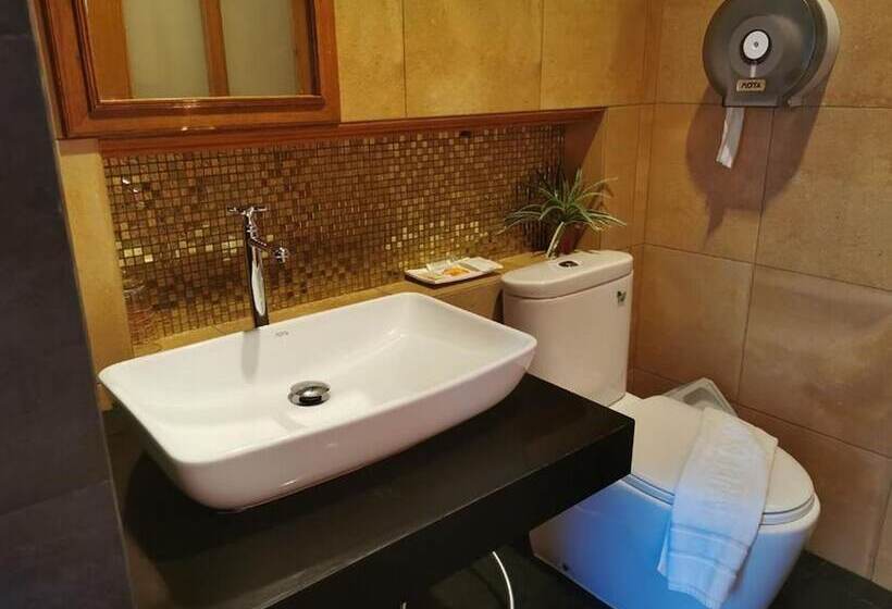 هتل Baanmee Phuket Sha Plus