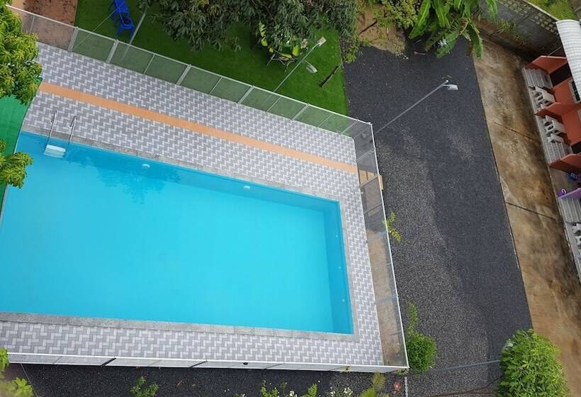 فندق Ban Thanyanan Resort