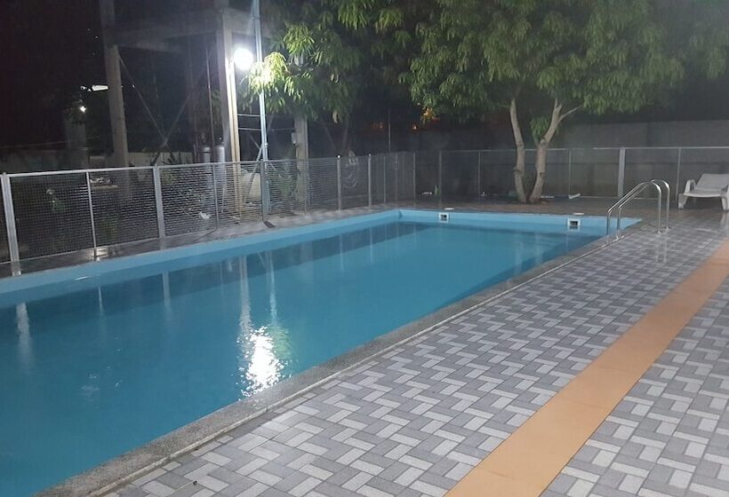 فندق Ban Thanyanan Resort