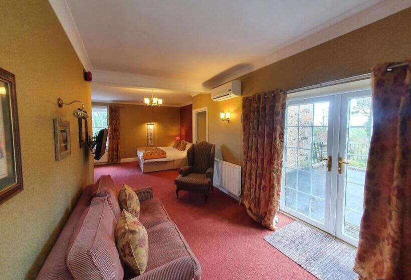 هتل Langley Castle