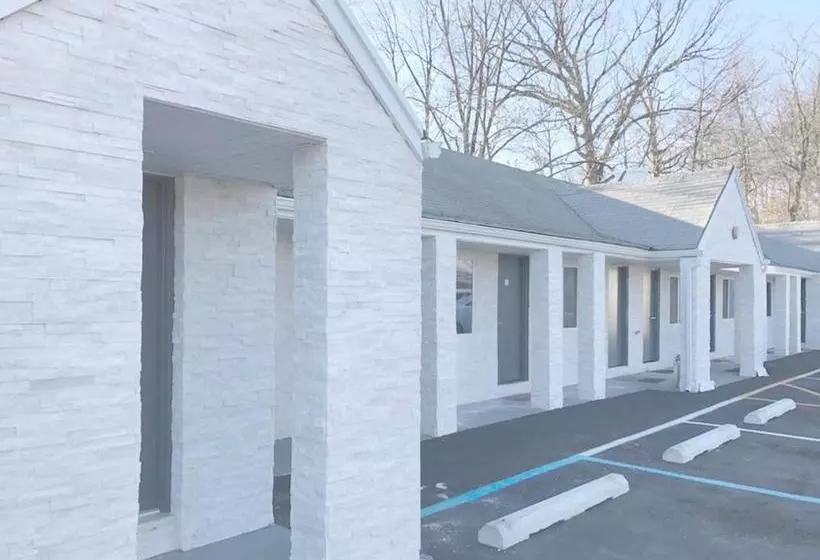 Motelli Ramsey Inn & Suites