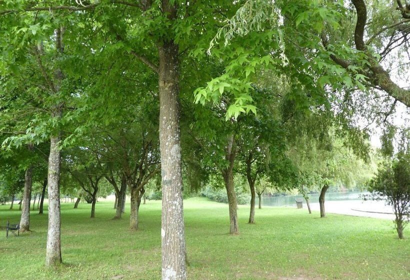 Cabañas De Cabárceno