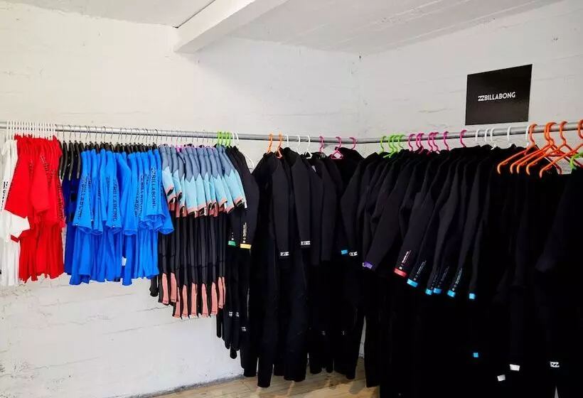 Caión Surf House   Hostel