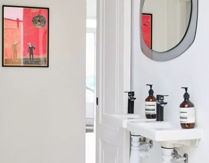 Caión Surf House   Hostel